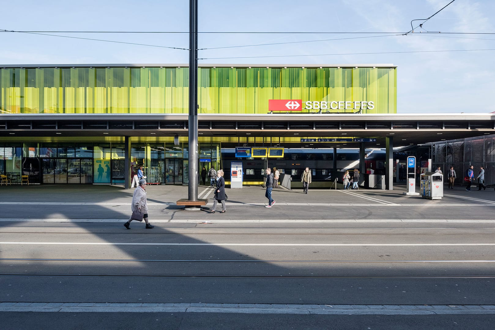 Aussenansicht des Bahnhofs Zürich Oerlikon